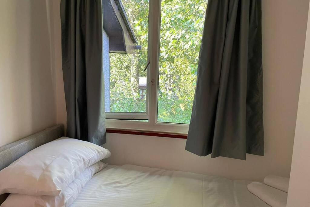 Вилла 37 Strawberry Hill, Хейл Экстерьер фото
